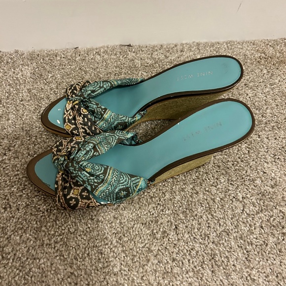 Nine West Vintage Open Toe Wedges w/Paisley Cloth Bow - Picture 2 of 6